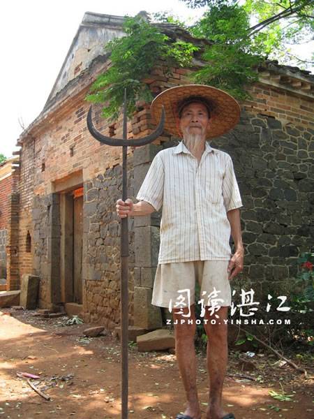 广东徐闻县城东关武术馆60多年历史老虎皮诉说一段特殊的虎患历史