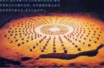 3800年的太阳墓葬惊现七星棺材，墓主人竟然是中原人