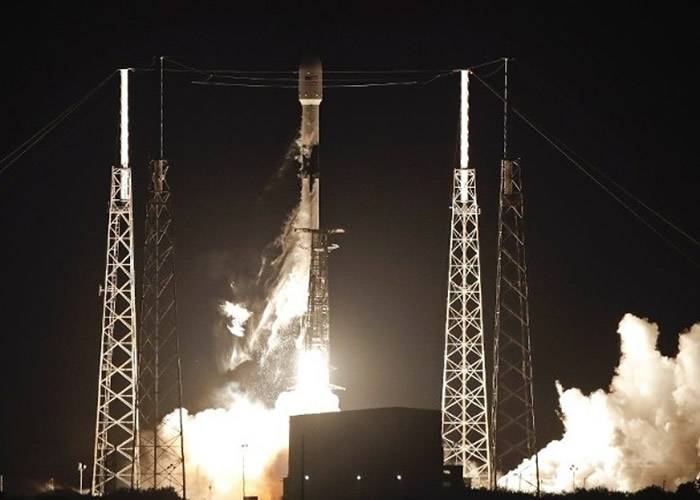 SpaceX透过猎鹰9号火箭将第3批共60个“星链”卫星送上太空