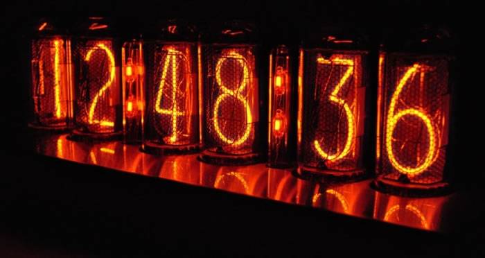 集古典与科技尖端于一身的磁浮试管钟Nixie Clock