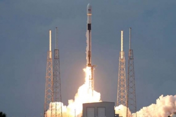 SpaceX运送星链卫星的猎鹰9号火箭的发射在点火时刻被取消