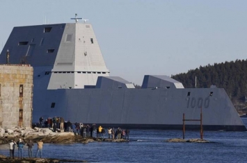 美军正式接收“未来战舰”朱姆沃尔特号（USS Zumwalt） 最快2018年实战部署