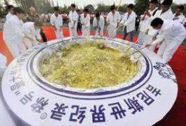 世界上最大的炒饭：足足花费15万元(炒出4吨重炒饭)