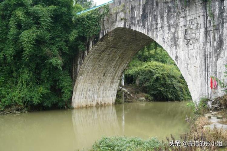 贵州桥下面悬着的古剑,贵州山村古桥下悬挂的宝剑