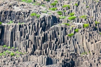 海岛石柱解密,巨石岛之谜