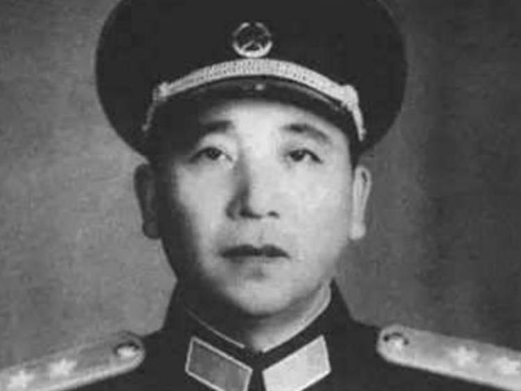 1946年秦基伟将军上街买东西现场发生何事女接待的脸一下红了