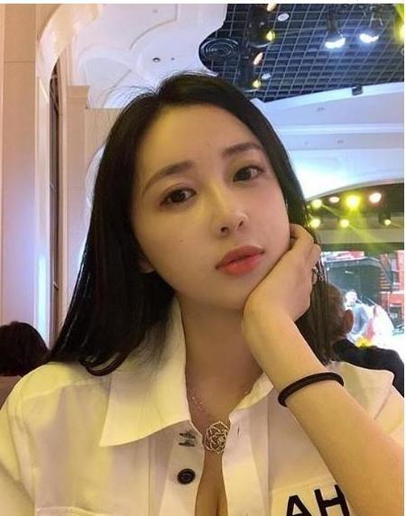 潘玮柏婚后首露面