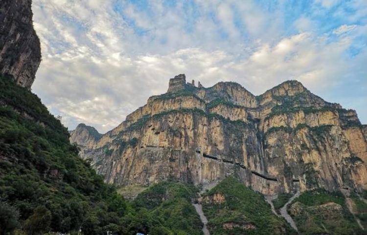 山西的悬空栈道穿越惊险美景天成