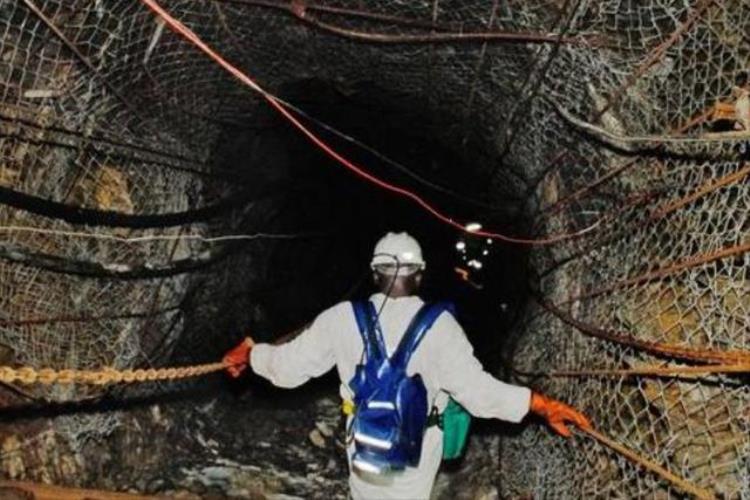 地底万米传出人类惨叫不明物体飞出井口地狱之门真的存在