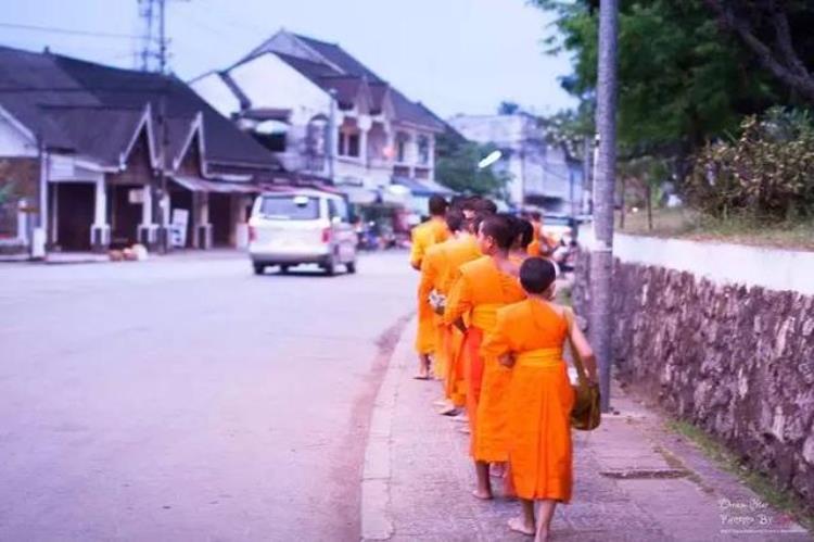 在老挝遇到一种宁静在老挝感受一份信仰,一个人去老挝旅游的感受