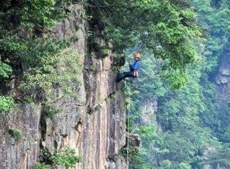 张家界迷魂台跳崖事件,张家界悬崖下的奇怪事件