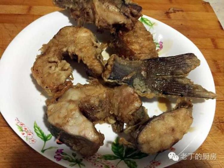 大蒜焖鲶鱼怎么做「大蒜鲶鱼」