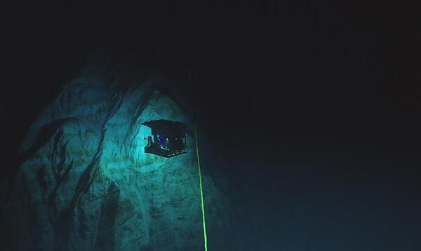 马里亚纳海沟恐怖在哪，漆黑一片有神秘生物/压强大的压死人