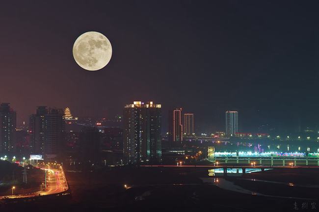 太阳系压力最大的行星，木星最大土星次之（地球牌第五）