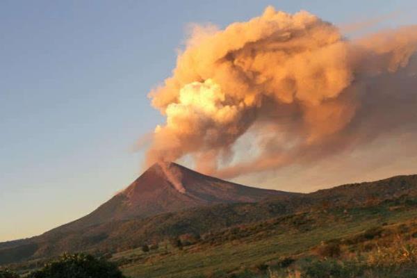 世界最高的十座活火山排行榜:第三曾喷发50次(高五千米)