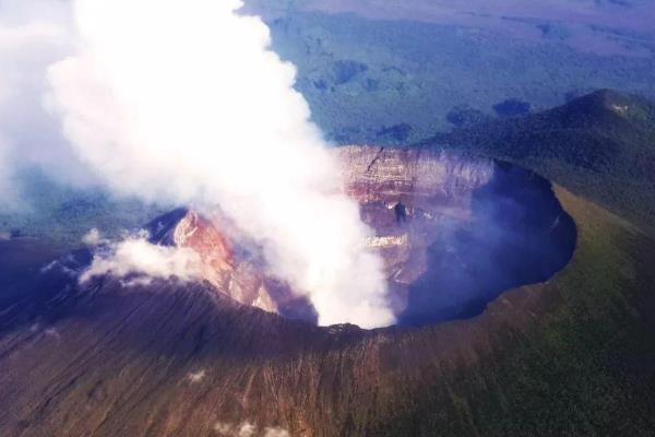 世界最高的十座活火山排行榜:第三曾喷发50次(高五千米)