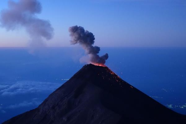 世界最高的十座活火山排行榜:第三曾喷发50次(高五千米)