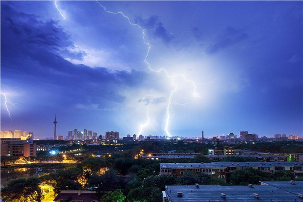 雷电的能量和核弹比较 核弹和雷电哪个的杀伤力更大