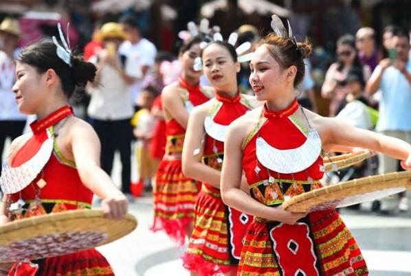 黎族的传统节日是什么：三月三青年男女互道爱意(爱情节)