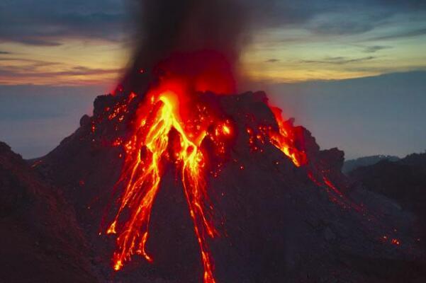 火山爆发是什么原因造成的：板块的相互作用(内部压力大)