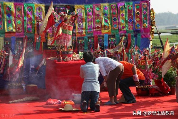 春节的传说贴春联和门神,有关门神的春联