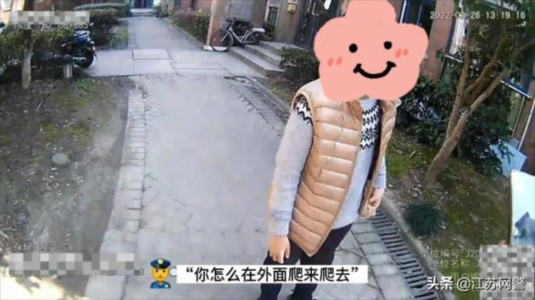 江苏苏州惊险!男孩不愿被反锁家中爬窗而出