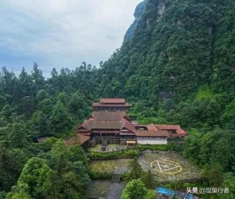 探秘神秘山洞,诡异怪洞揭开隐藏历史