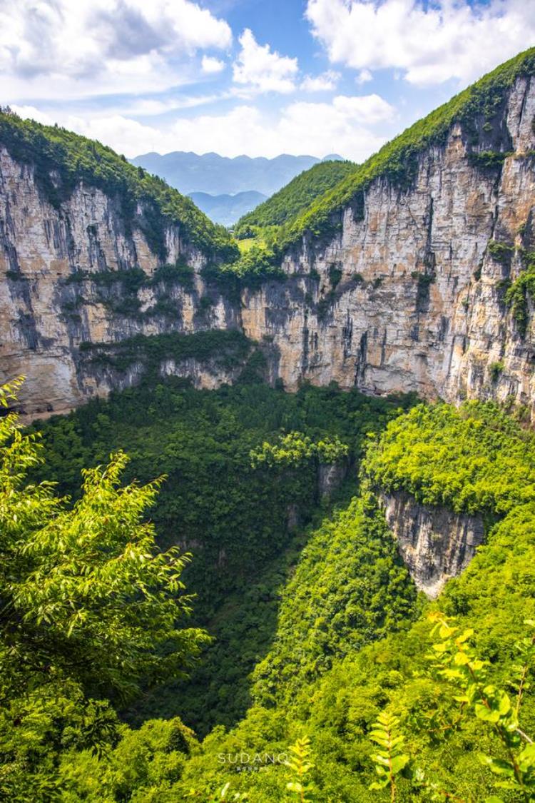 重庆奉节发现外星人的地球工厂科研人员世界最大漏斗天坑