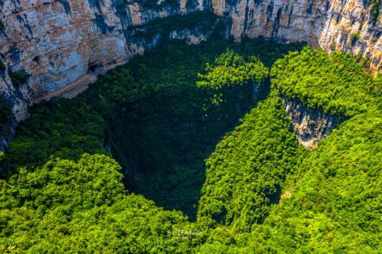 重庆奉节发现外星人的地球工厂科研人员世界最大漏斗天坑