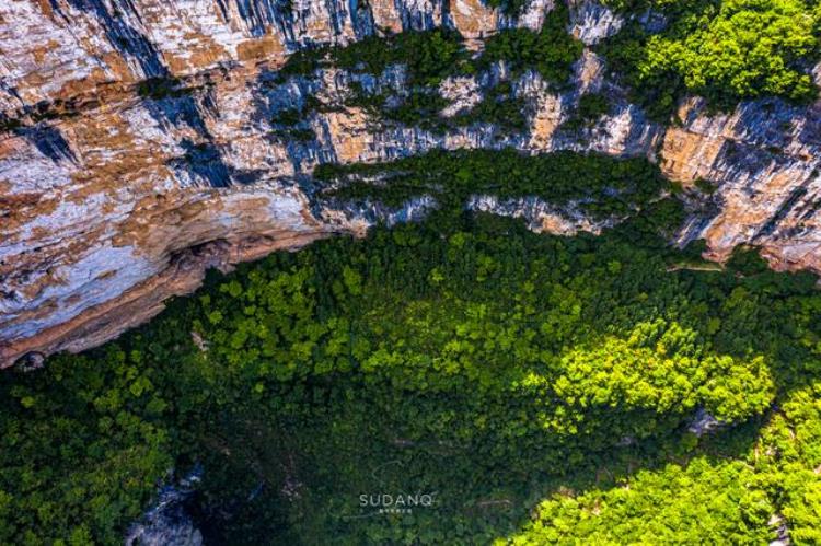 重庆奉节发现外星人的地球工厂科研人员世界最大漏斗天坑