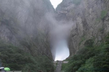 天门山山洞里面的神秘传说,传说天门山神秘洞穴