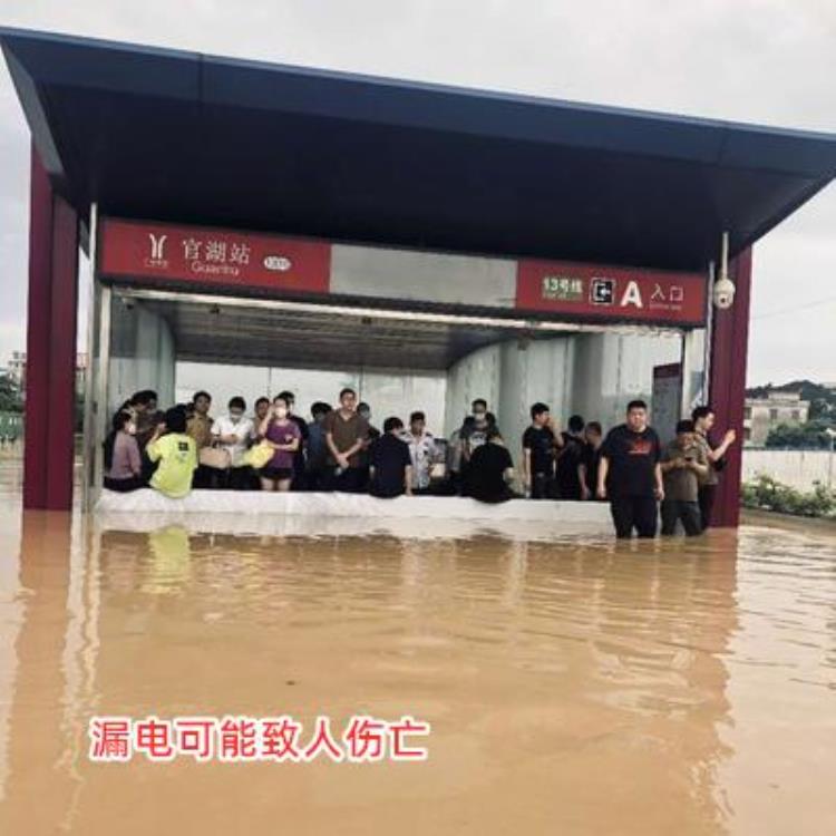 暴雨触电身亡,雷雨天游泳被雷击中