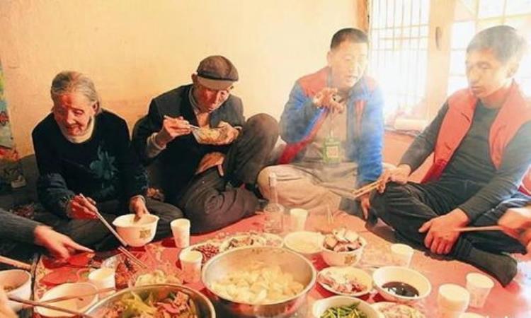 老人死后飞来仙鹤,老人去世一群仙鹤飞到火葬场