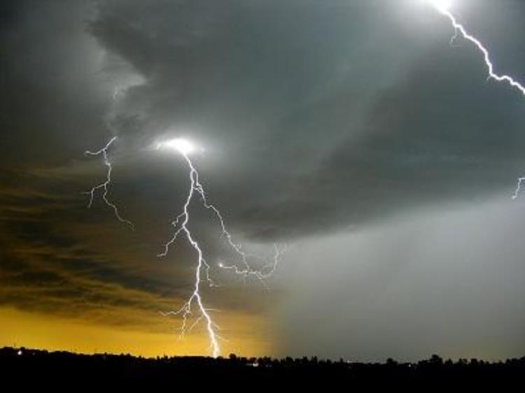 人死了下雨打雷好吗,最怕打雷的人